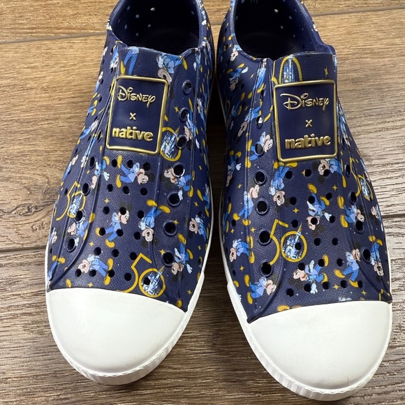 Native x Disney 50th Anniversary Walt Disney World Jefferson Shoes, Size 3 - Picture 3 of 10
